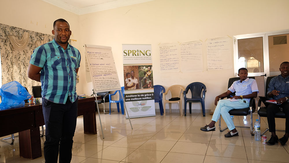 Mamadou Hady Diallo, SPRING/Guinea Technical Director, introduces the workshop. 