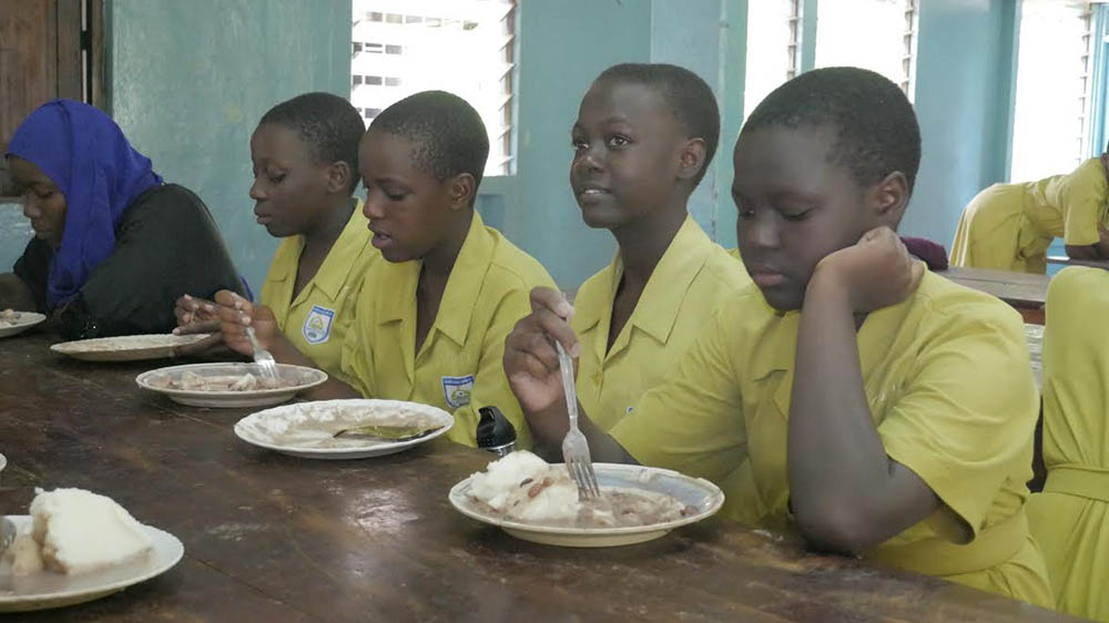Students of Nabisunsa Girls School eat maize meal (posho) and beans mixed with ground nuts. Since the majority of school meals are made using maize flour, SPRING is campaigning to encourage schools to buy fortified flour. This will also help to prevent and control anemia among schoolchildren, including adolescent girls. Furthermore, this will increase demand for fortified products by small and medium scale millers.