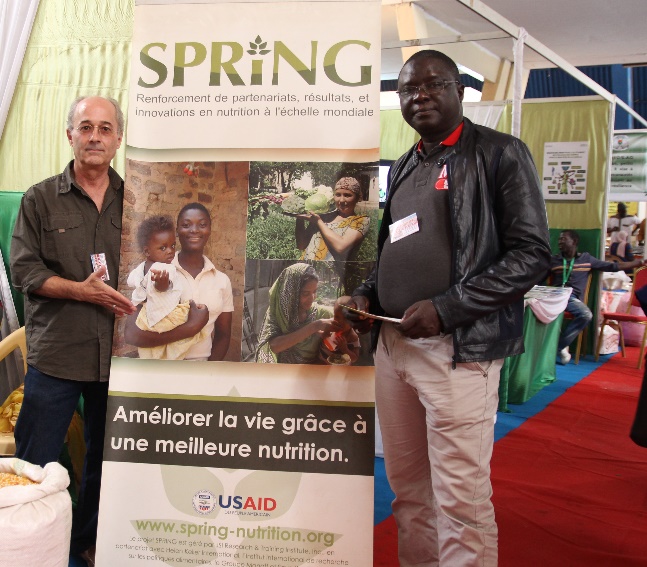 SPRING/Senegal Chief of Party Bob de Wolfe and Agriculture Advisor Aliou Babou attend the fair to speak about the project’s activities.