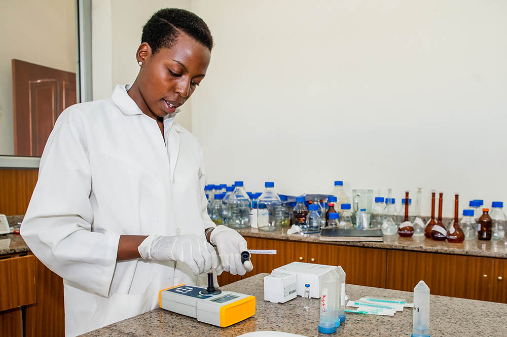 Brenda Ayebare of UIRI tests salt samples for iodine using the iCheck machine. 