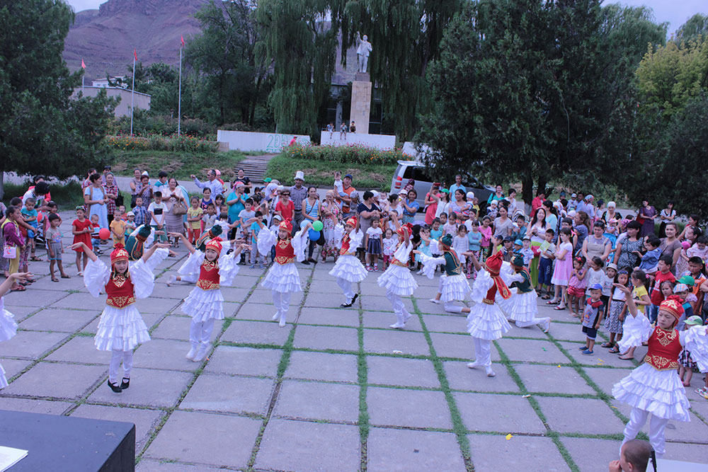 Local dance group “Jash Kiyal” performs traditional dances as part of a SPRING World Breastfeeding Week event.