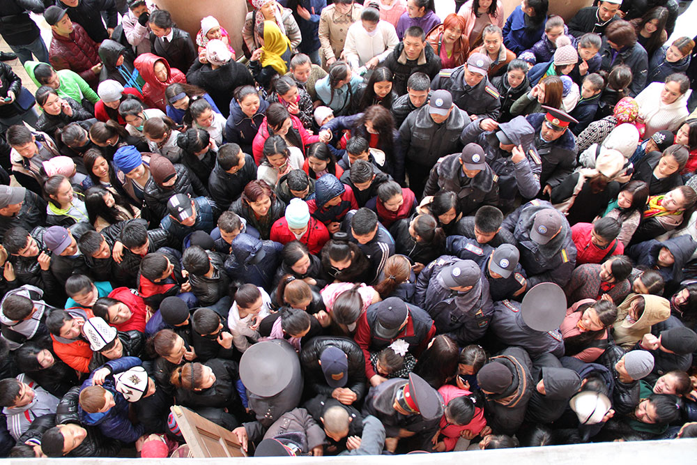 An overhead view of hundreds of event participants.