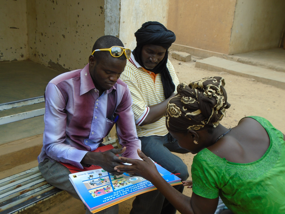 Community volunteers participate in an ENA/EHA training Koro (May 2015)