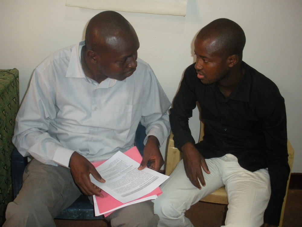 SPRING ENA/EHA Advisor Aboubakar Kone instructs a participant during an ENA/EHA training of trainers (TOT)  in Mopti (April 2015)
