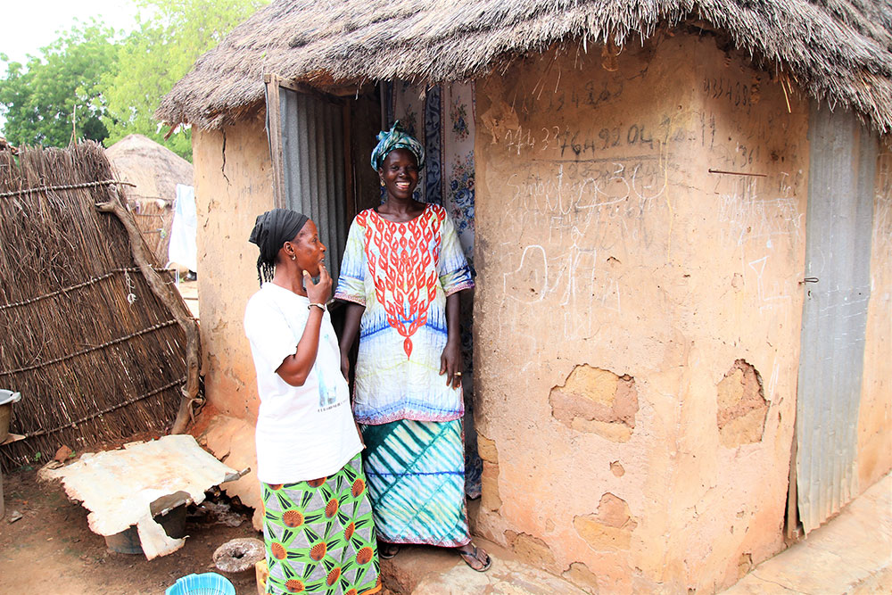A member of a hygiene monitoring unit pays a visit to a household in Nioro.