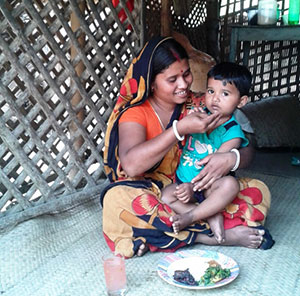 Farmer Nutrition School graduate Dolly Mallick uses complementary feeding to ensure proper nutrition for her son. Photo credit: SPRING/Bangladesh