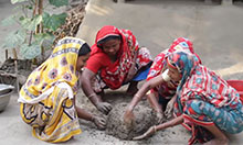 Four women making a hajol for chicken rearing.